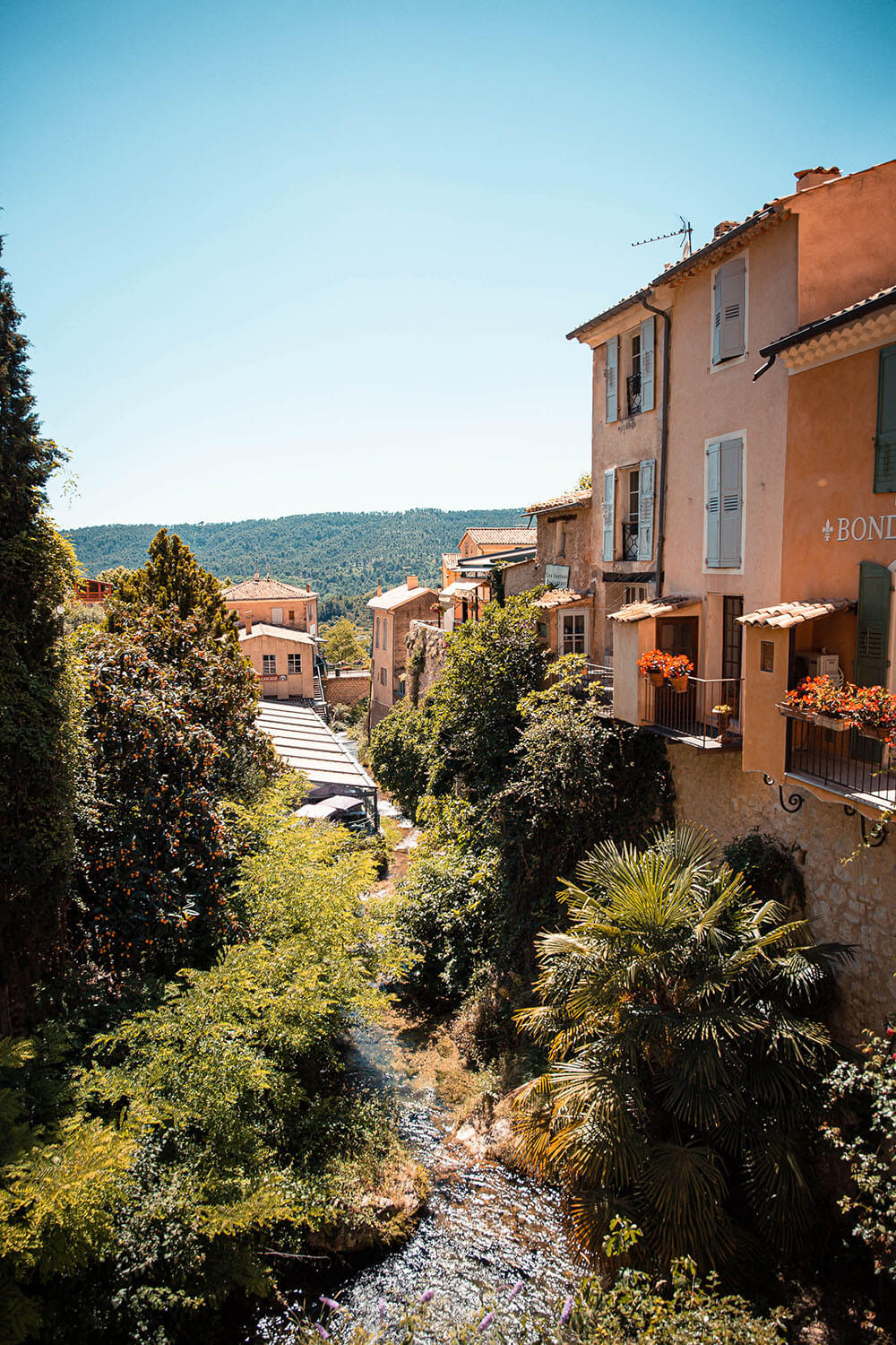 road-trip-alpes-haute-provence-moustiers-sainte-marie-2