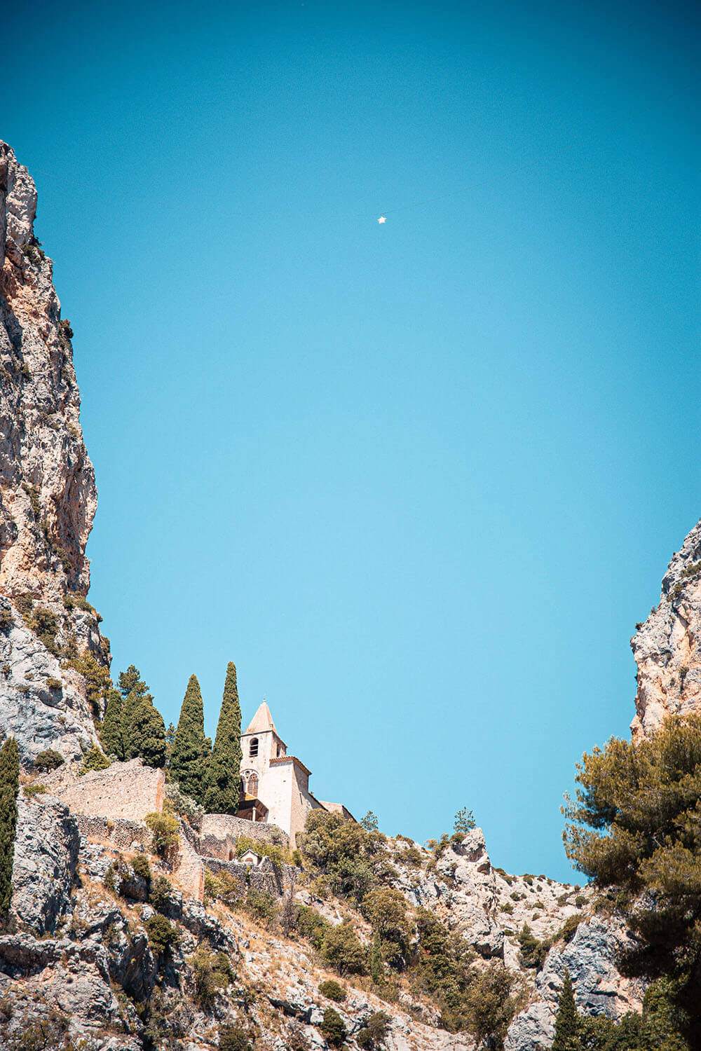 road-trip-alpes-haute-provence-moustiers-sainte-marie-4
